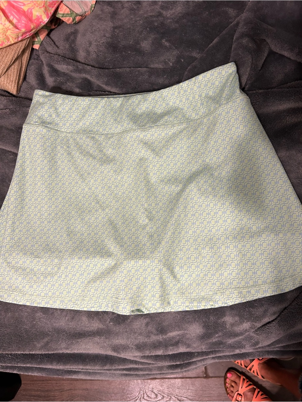 Crown and Ivy Women’s Light Green and Blue Patterned Skort